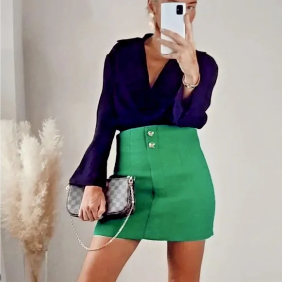 NWT Zara Green High Rise Textured Gold Button Detail Mini Skirt Size Small - Picture 1 of 6